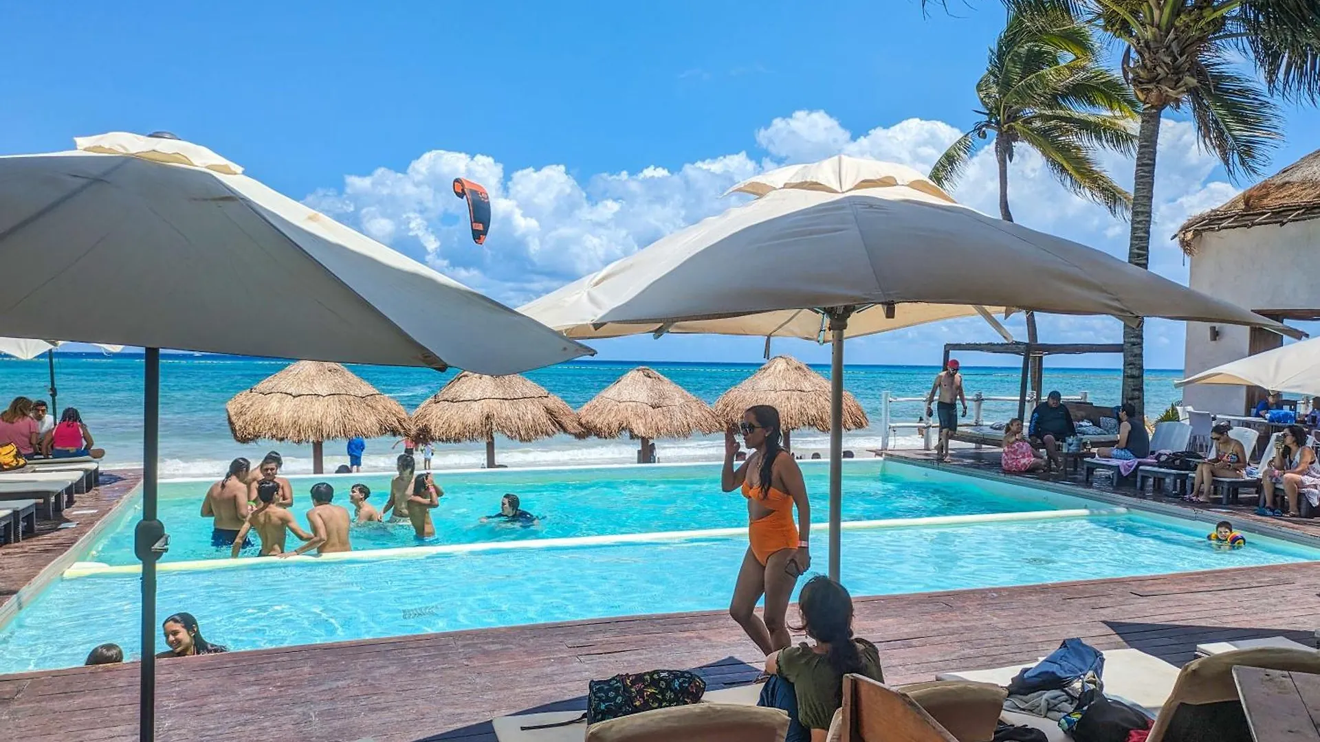 Apartment A8 Beachside Bliss Family Hawaiian Themed Quad Kitchen Studio Ac Playa del Carmen