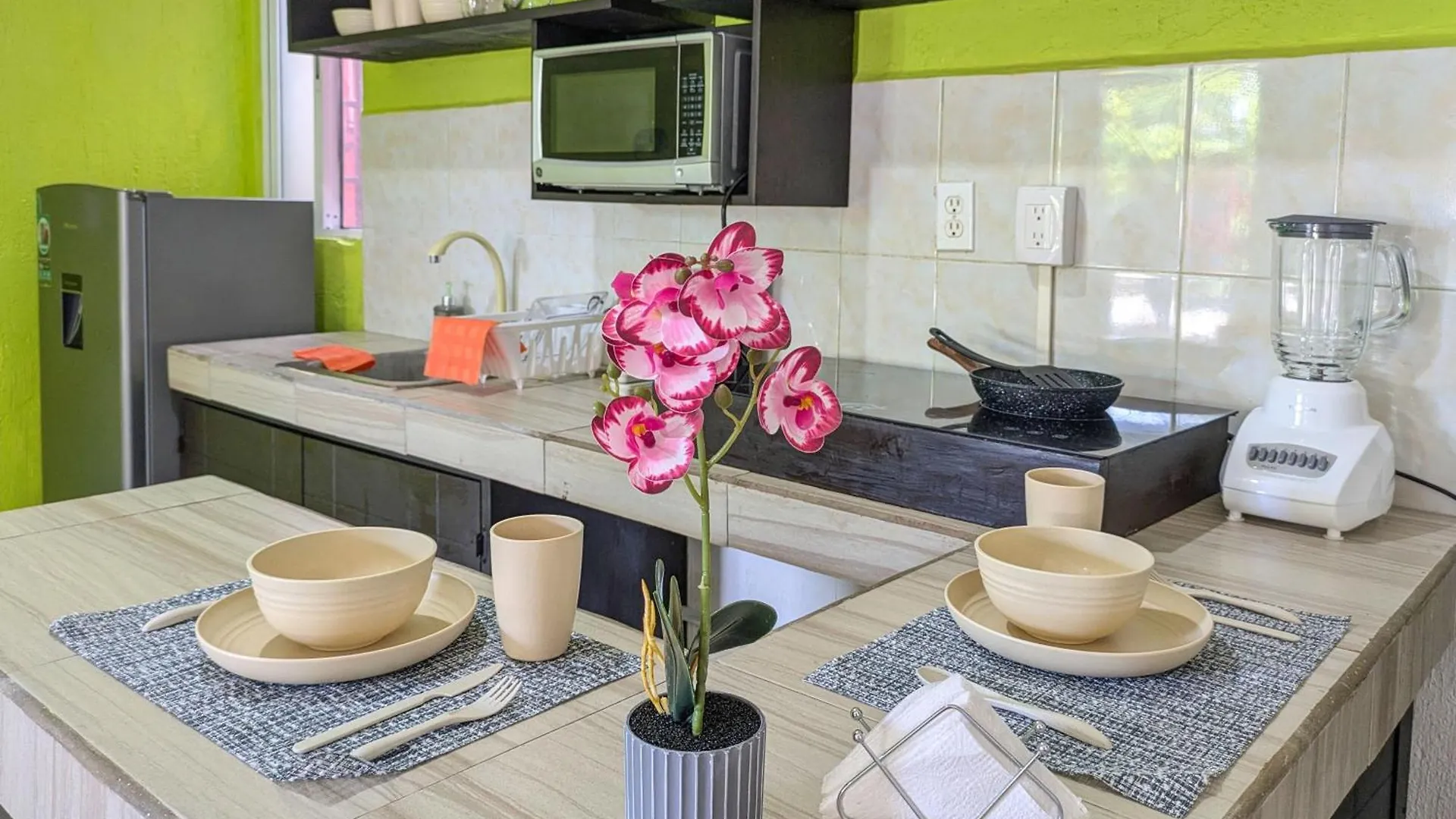 A8 Beachside Bliss Family Hawaiian Themed Quad Kitchen Studio Ac Playa del Carmen